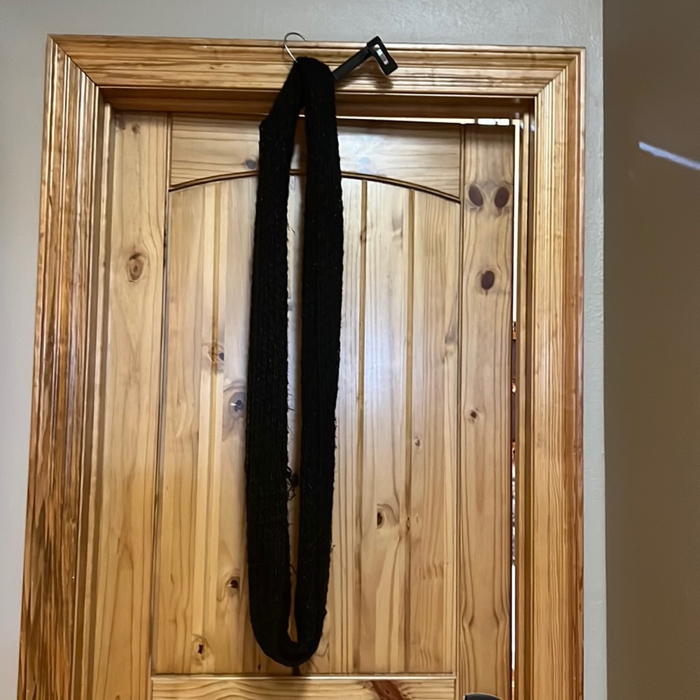 scarf that loops around, black, from express